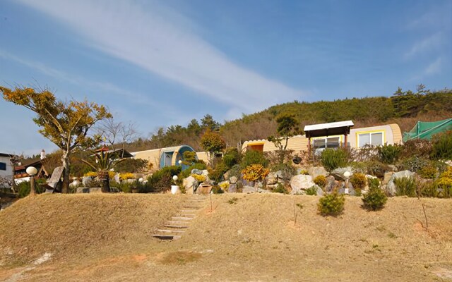 Yeosu Tirol Pension