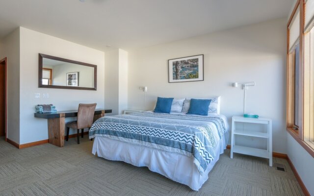 ALOFT Airy Design Townhouse with Columbia River View by RedAwning