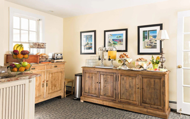 Brass Key Guesthouse - Adults Only