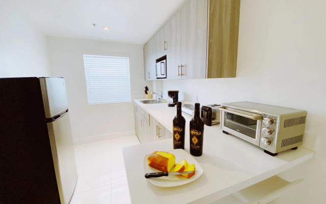 Samantha Apartments by Lowkl