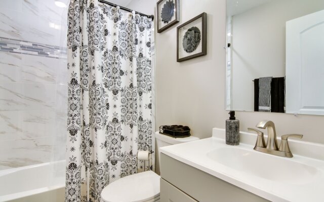 Updated Home - Walk to Salisbury University!