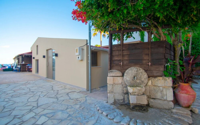 Manthos Beachfront Luxury Suite
