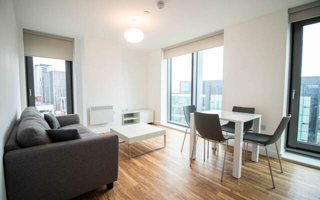 Large And Modern 2 Bedroom Flat With City Views
