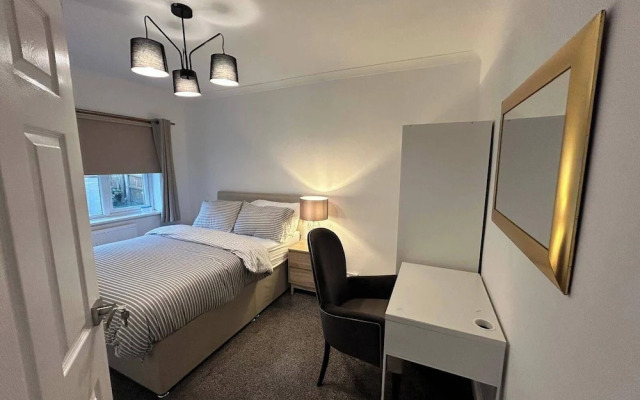 Cosy 3-bed Retreat - Garden, Parking & Bbq