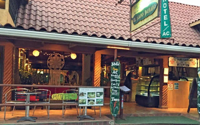 El Sano Banano Beachside Hotel