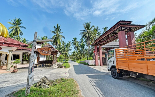 OYO 90278 Redzwan's Beach Resort