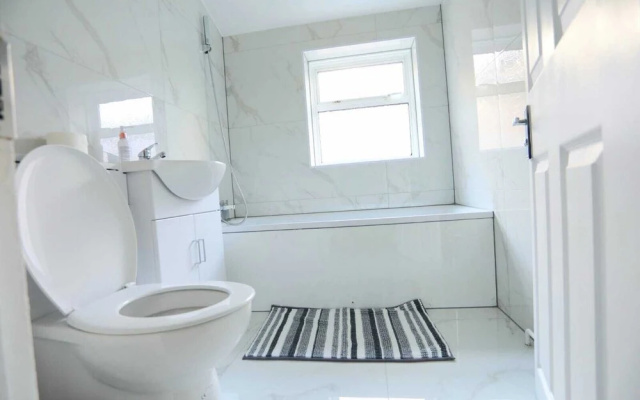 Impeccable 3-bed House in Plumstead, London