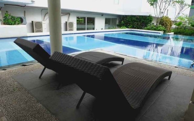 Spacious and Comfort Studio Room Bassura City Apartment By Travelio – Pool – Jakarta