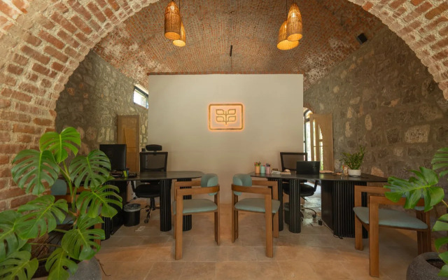 Izz Getaway – Adults Only