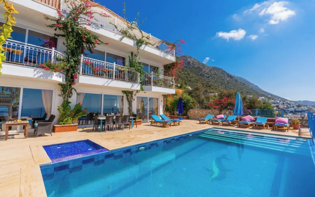 Villa Fuchsia 4-bedroom Retreat With Private Pool and Breathtaking View