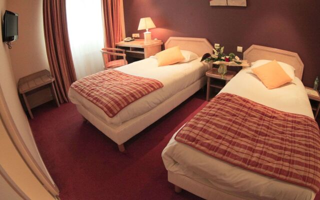 Brit Hotel Les Voyageurs