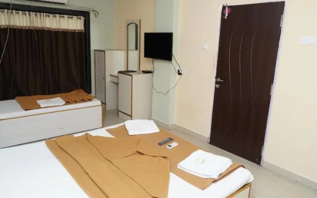 Hotel Umesh (Near Nani Daman Beach)