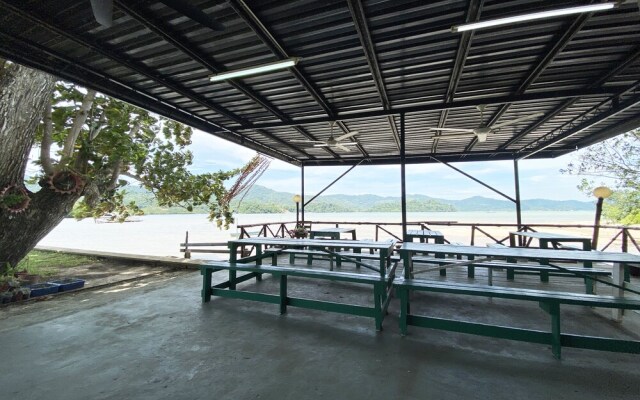 OYO Home 90319 Ambong Bay Resthouse Homes