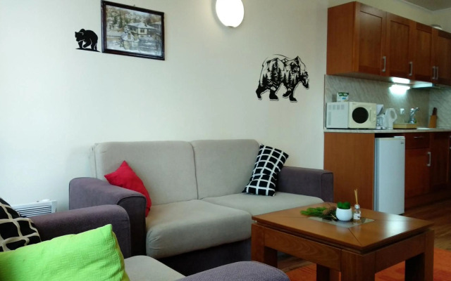 Pine Tree Apartment D34