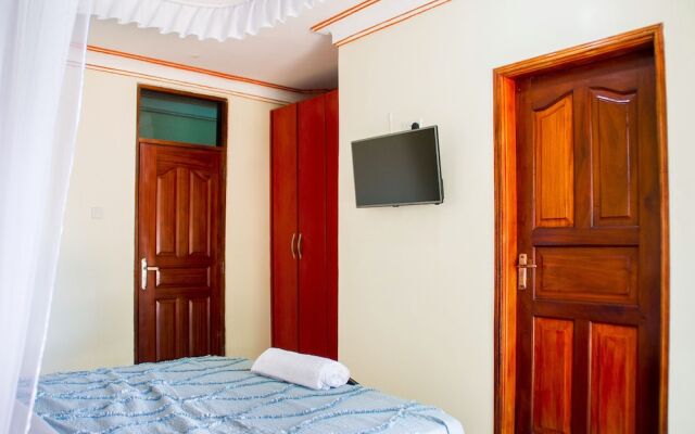 Hotel Alvers Mukono