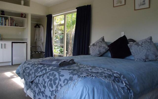 Longhouse Bed and Breakfast