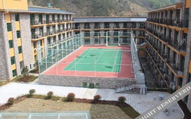 Wolong International Hotel