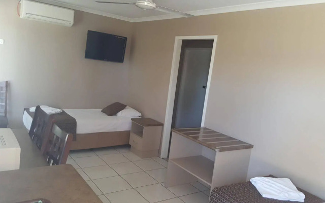 Nightcap at Queens Beach Hotel