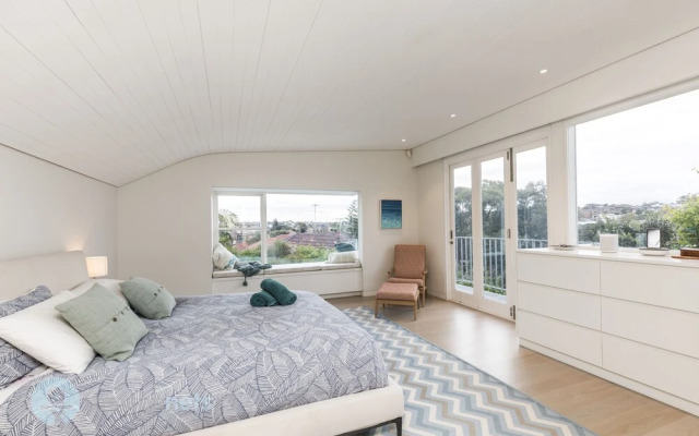 4 Bedroom Luxury House With Pool & Near Beach