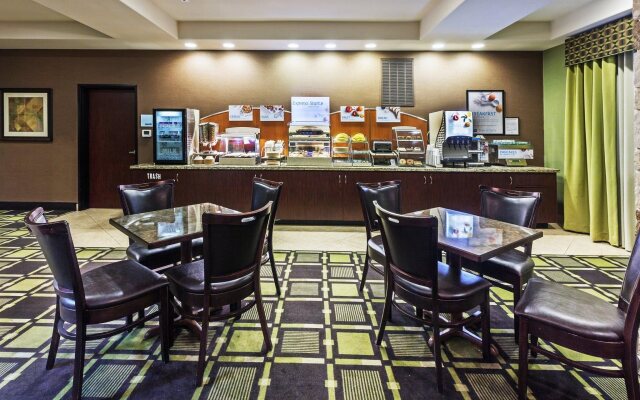 Holiday Inn Express Hotel & Suites Brady by IHG