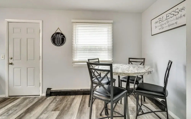 4 Mi to Dtwn Rochester: Charming Apt w/ Patio!