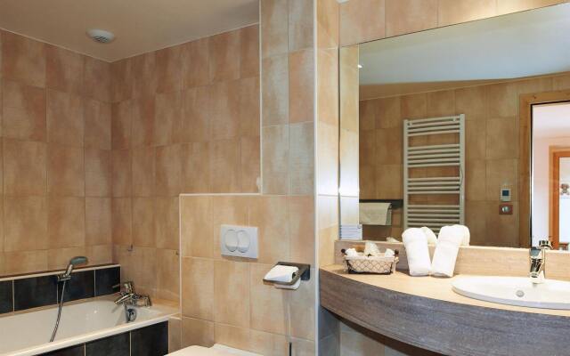 Hotel The Originals Auberge Hazemann (ex Relais du Silence)