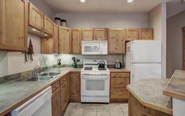 8757 Trappers Crossing Condo