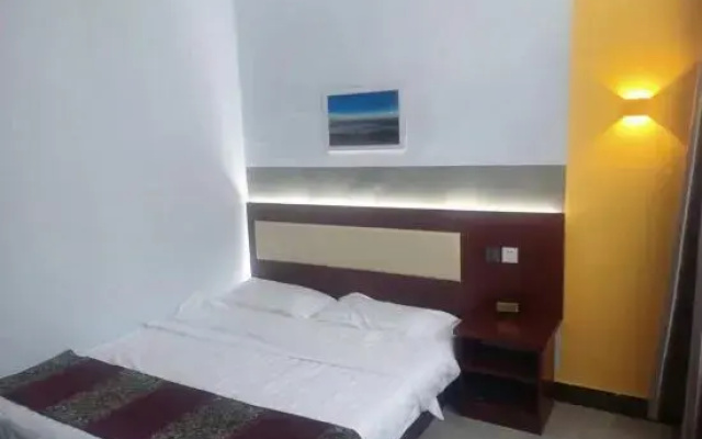 Home Inn Huaxuan Hotel (Duolun Longzehu Branch)