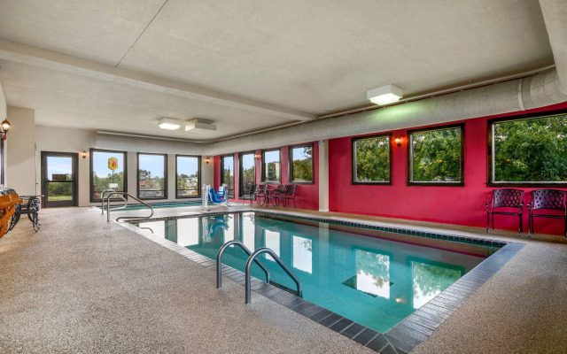 Super 8 by Wyndham Eveleth