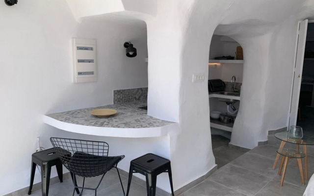Timedrops Santorini Kallisti Villa Courtyard Suite