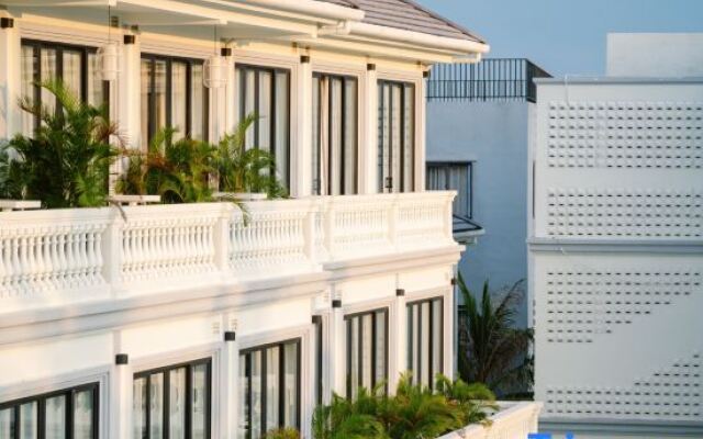 Moodhoian Riverside Resort & Spa