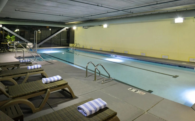 Grand Eastonian Hotel & Suites