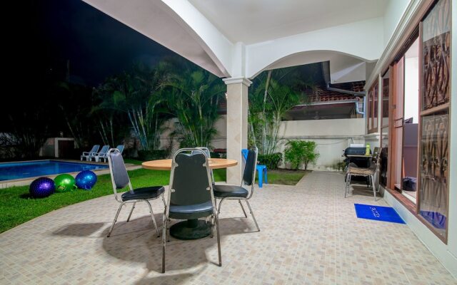 Sunshine Pool Villa