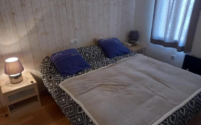 House with free parking, barbeque air conditioning