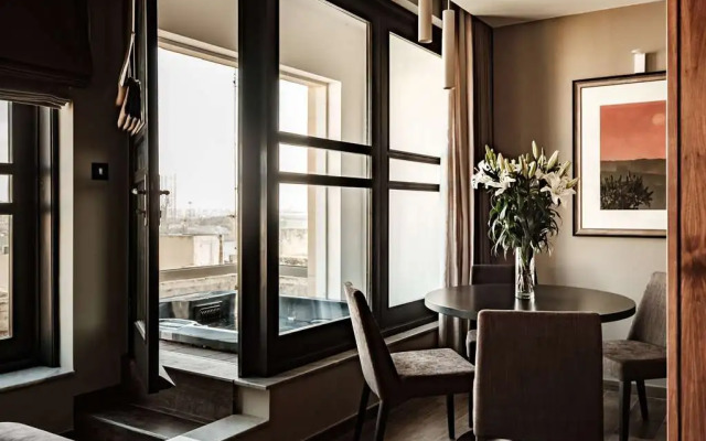 1926 Le Parisot Boutique Suites