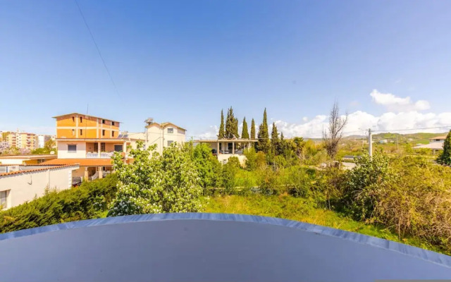 Peaceful Studio With Views Golem