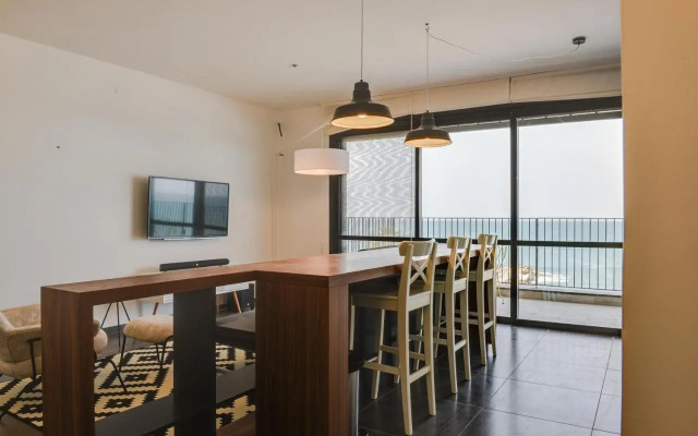 Beautiful Apartment on The First Line of The Sea