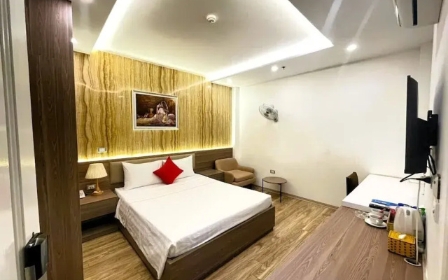 Moon Hotel Do Quang