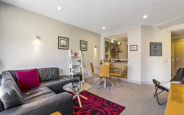 Enormous One Bedroom Beauty In Cbd! Free Parking