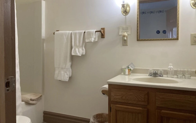 Oak Valley Inn & Suites