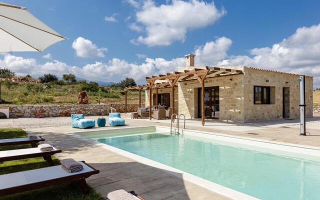 Unique Stonebuilt rural Retreat & private pool II