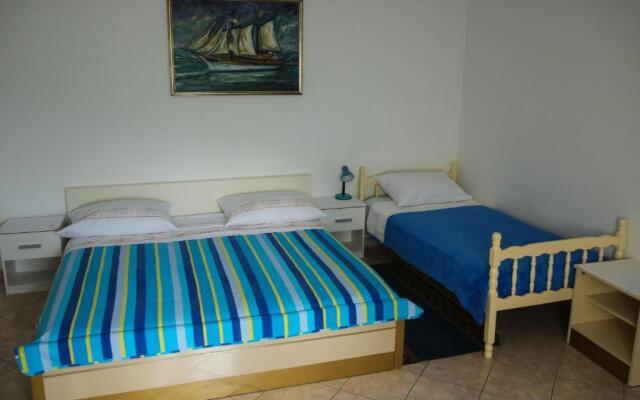 Studio apartment Zdravko - 150 m from sandy beach: SA1 Duce. Riviera Omis