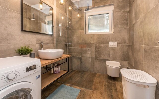Stunning Apartment in Turanj With Wifi and 3 Bedrooms
