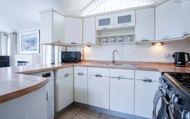 2 Manor Lodge - 2 Bedroom Lodge - Pendine