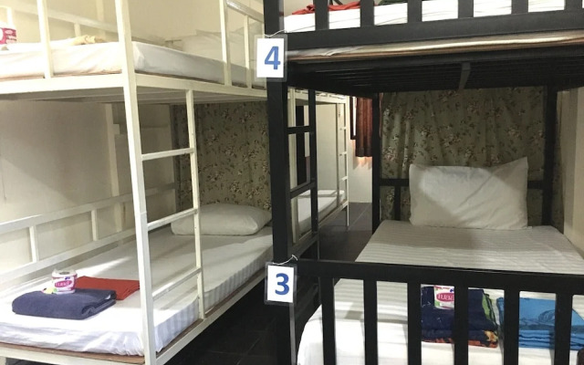 Golden Bee PhiPhi Hostel