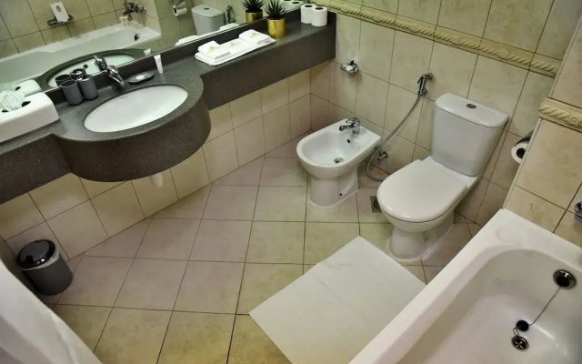 Luxury 4BR Apartment in Horizon Towers