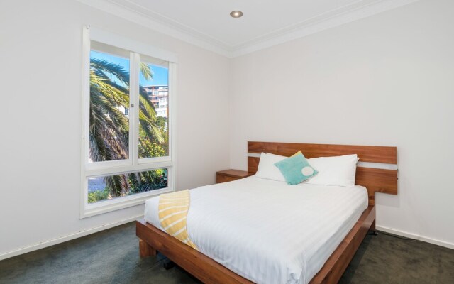 Spacious 4 Bedroom House The Hill