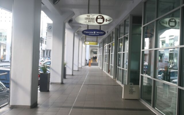 Princes Wharf Couple's Retreat - Adults Only