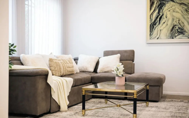 StayAU 6BRM Lakeview Villa Holiday Stay