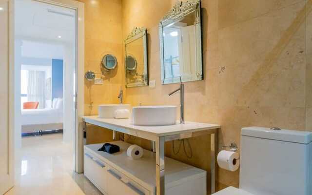 w Amazing 1BR With Balcony in YOO